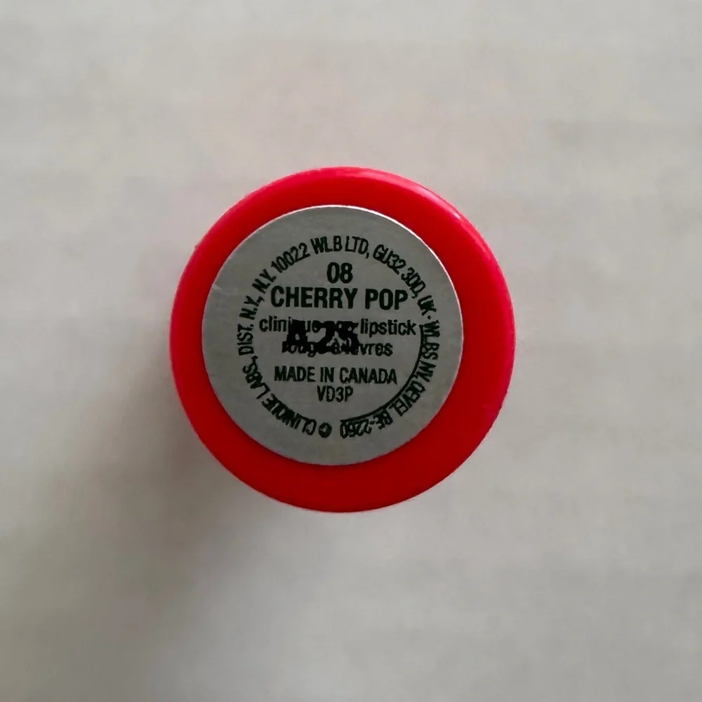Brand new - Clinique lipstick in Cherry Pop 08